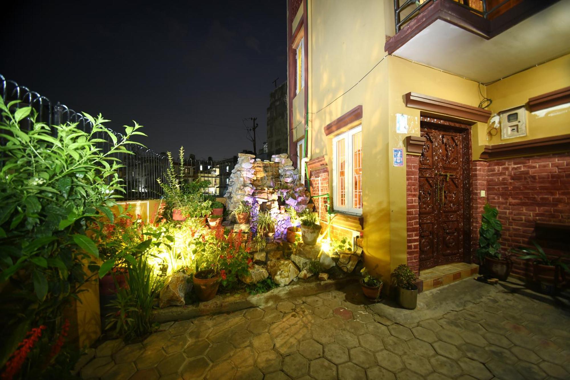 Mums Homestay & Studio Apartments Katmandú Exterior foto